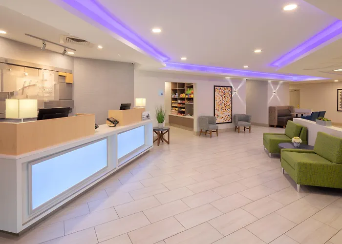 Holiday Inn Express & Suites Bradley Airport By Ihg